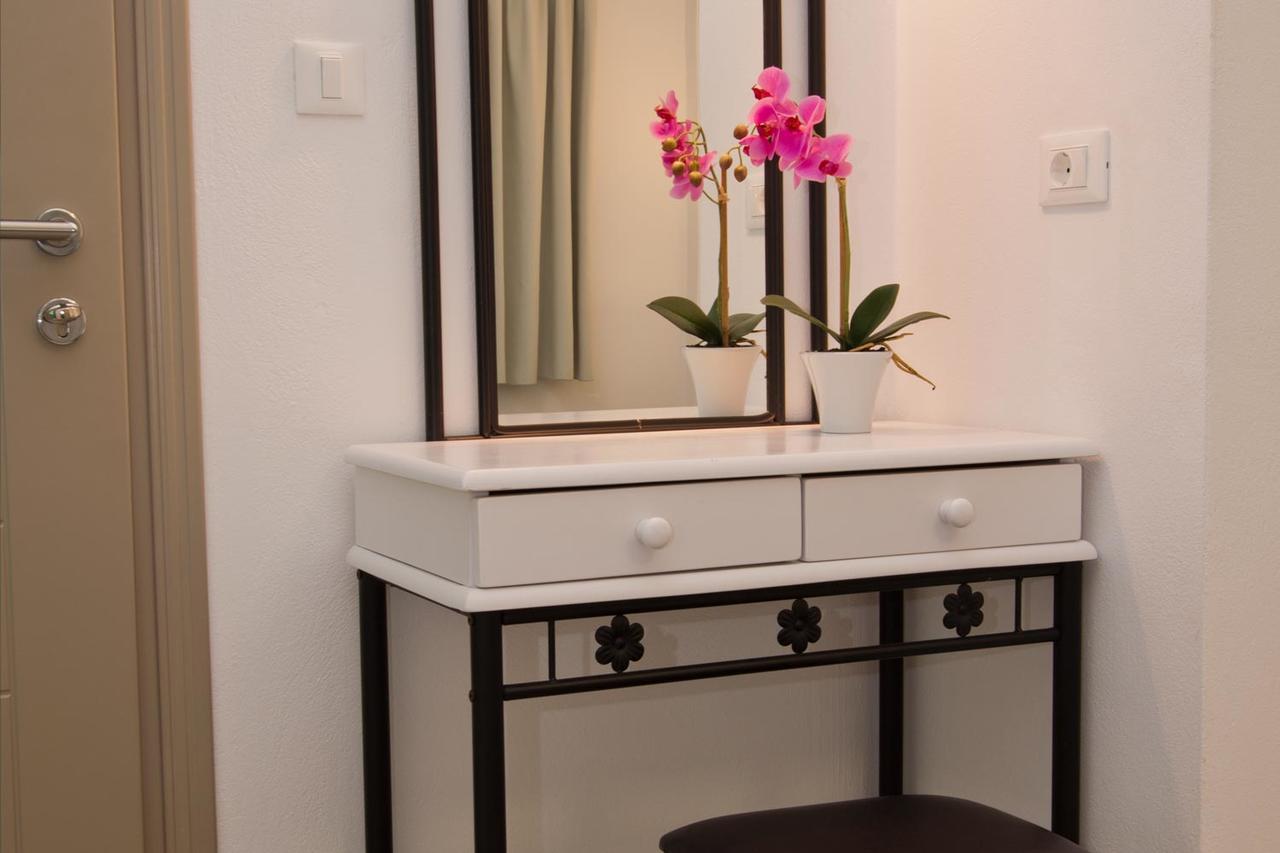 Νέμεσις Aparthotel Φηρά Εξωτερικό φωτογραφία